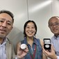 Asahi Shimbun-representantene ble glade for VG-mynt og golfballer.