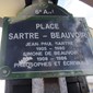 En plass på St. Germain-des-Près har fått navn etter filosofene Simone de Beauvoir og Jean-Paul Sartre.