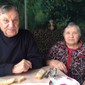 Gennadij på 82 og hans kone. Hjertevarme, gjestfrihet, fersk melk fra kua, mat, heimebrent og utedo. Fantastiske folk!