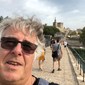 Selfie på den berømte broen i Avignon, foran paveborgen