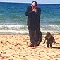 Er det bestefar og barnebarn? Møtte dem på stranden i Beirut.