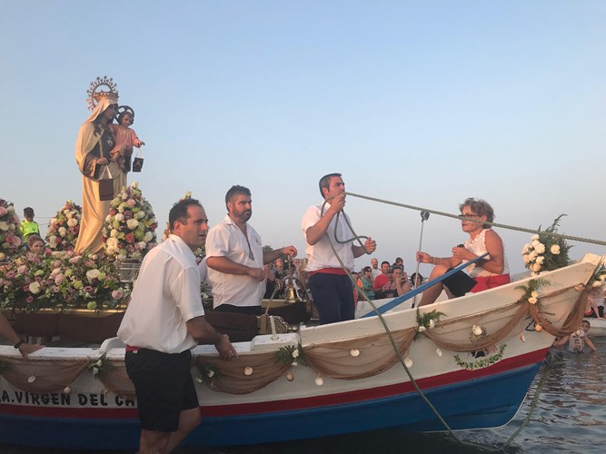 Feiring av Virgin del Carmen, festene samler folk i by og på strand